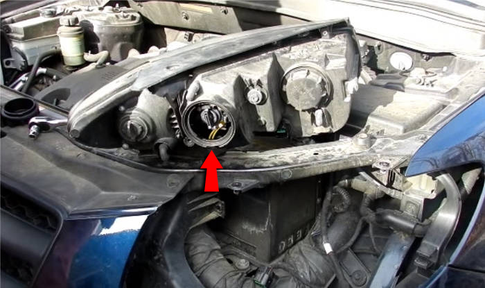 Расположение лампы ближнего света на Hyundai Santa Fe CM 2006-2012