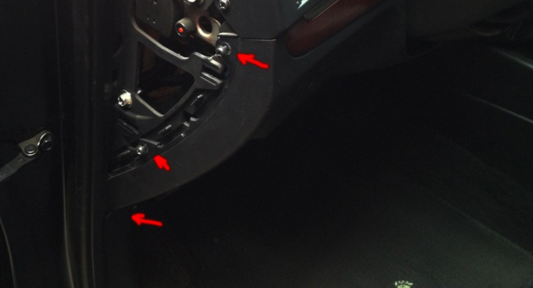 Крепление нижней панели торпеды на Hyundai Santa fe CM 2006-2012