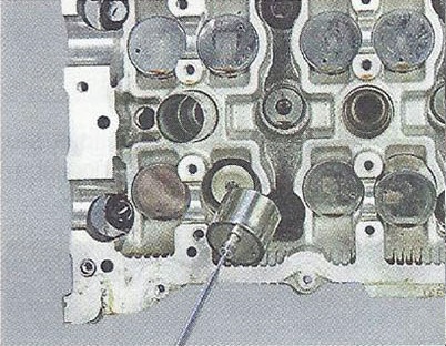 Снимаем толкатели клапанов Nissan Primera