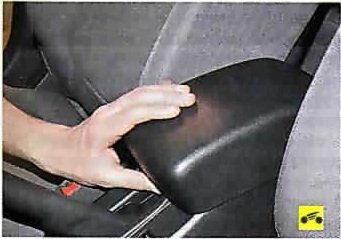 Открытие бокса подлокотника Nissan Almera