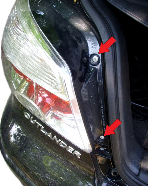 Болты крепления заднего блок-фонаря Mitsubishi Outlander I 2003 - 2008