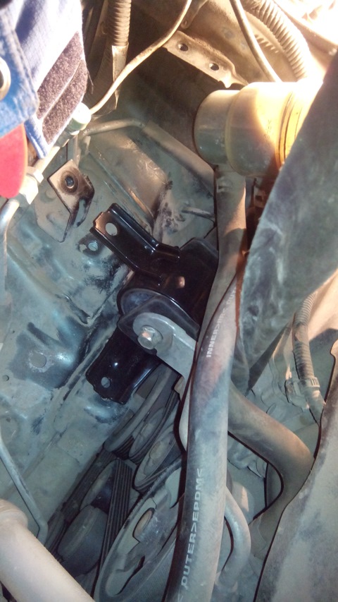 Установка правой опоры двигателя Mitsubishi Outlander XL