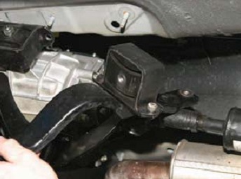 Поперечина в сборе с кронштейном подвески, раздаточной коробки Chevrolet Niva