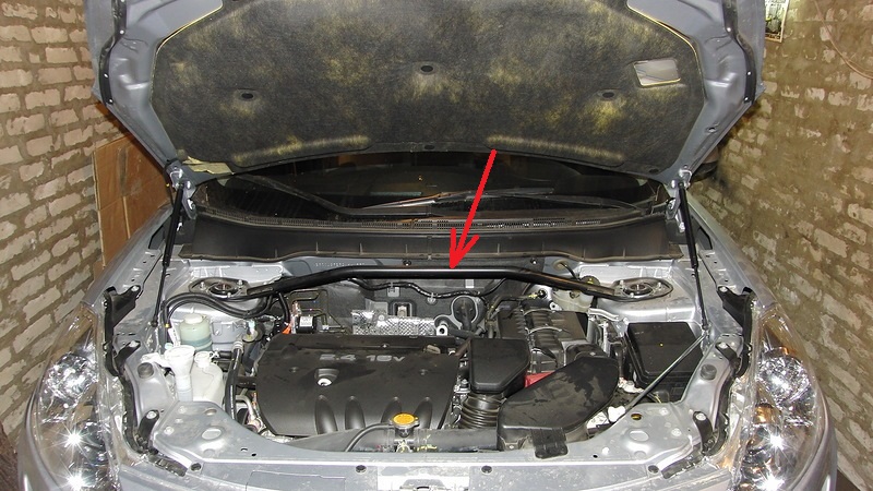 Установленная растяжка на Peugeot 4007