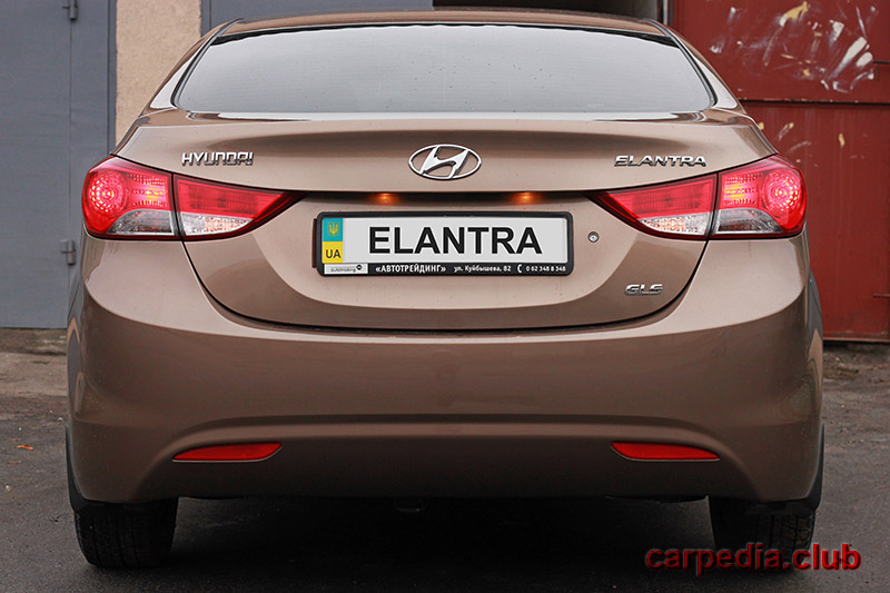 Лампы заднего габаритного огня 18643-05009L на автомобиле Hyundai Elantra J5 MD