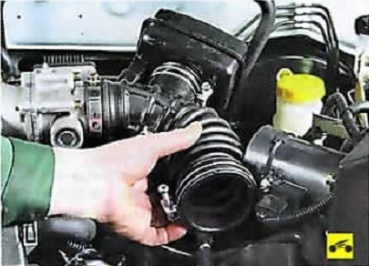 Воздухоподводящий рукав дроссельного узла Nissan Almera Classic