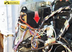 Выверните винт крепления и снимите реле ГАЗ 31105 Волга