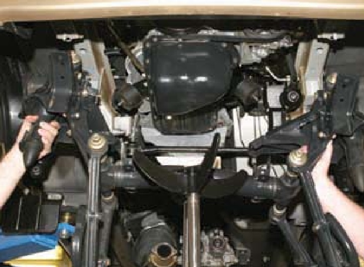 Поперечина вид снизу Chevrolet Niva