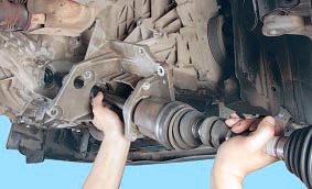 Привод переднего колеса в сборе с опорой Nissan Qashqai