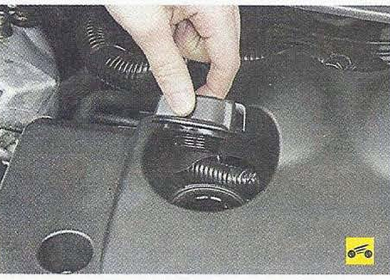 Заливная пробка Nissan Primera