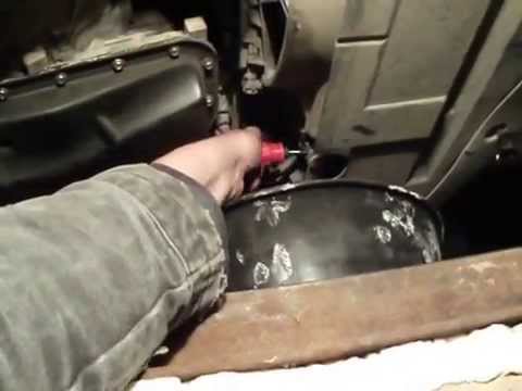 Слитие жидкости из системы охлаждения двигателя Ford Focus 2