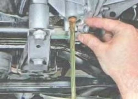Слив отработавшего масла Lada Largus
