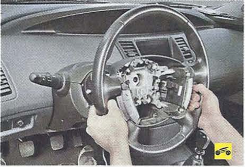 Снимаем рулевое колесо Nissan Primera
