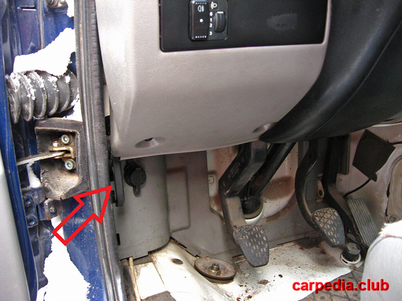 Рычаг отпирания капота Volkswagen LT II 1996 - 2006
