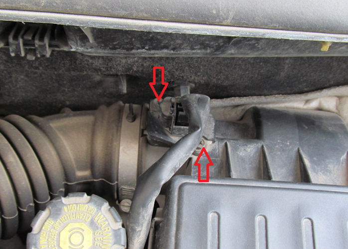 Проверка и замена датчика массового расхода воздуха Nissan Note 2004 - 2012