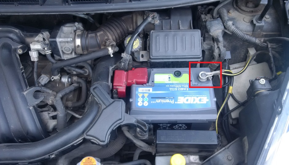 Замена плафона освещения салона Nissan Note 2004 - 2012