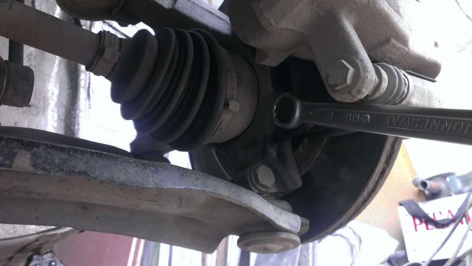 Замена переднего тормозного суппорта Nissan Note 2004 - 2012