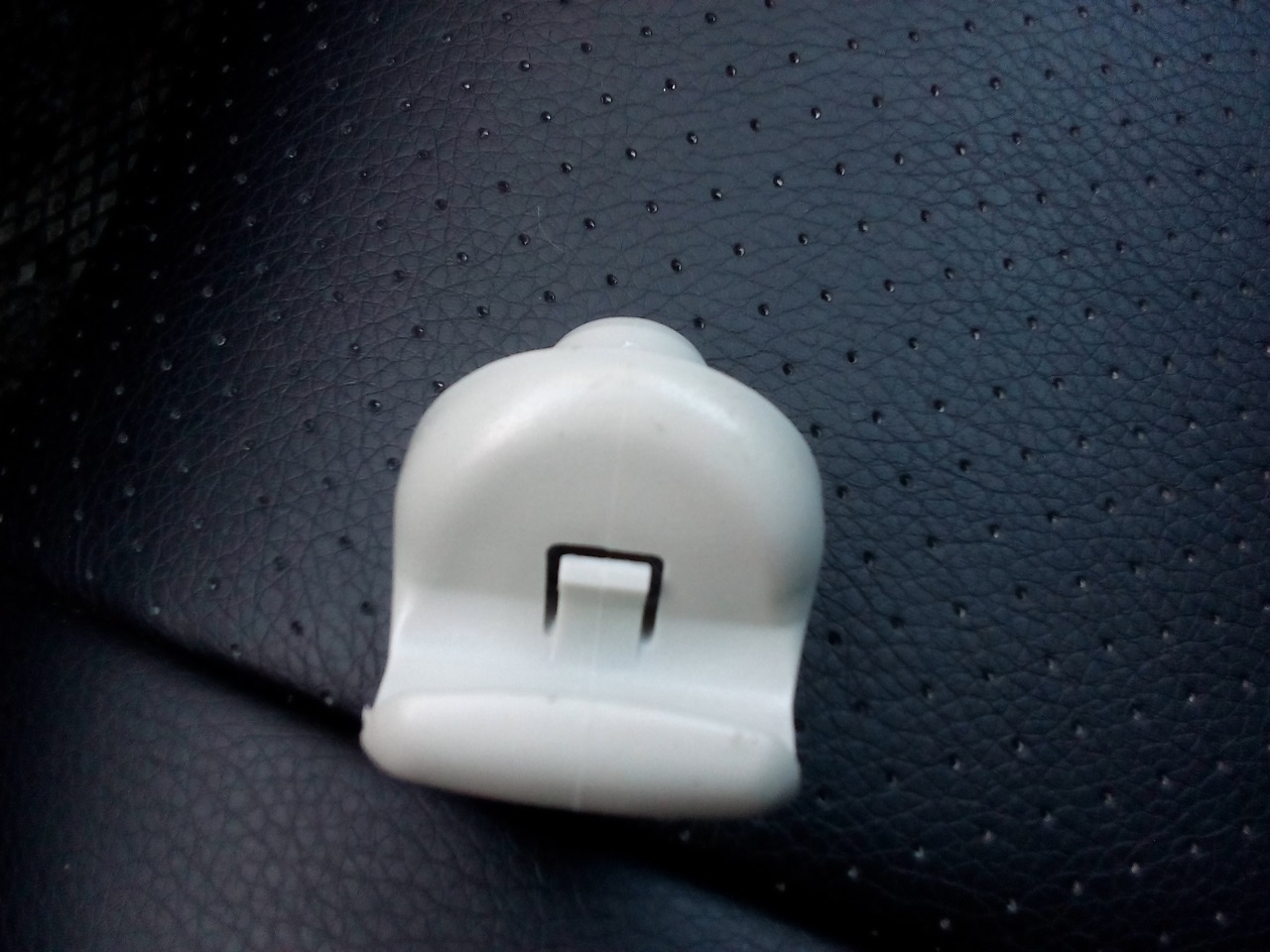 Замена противосолнечных козырьков салона Nissan Note 2004 - 2012