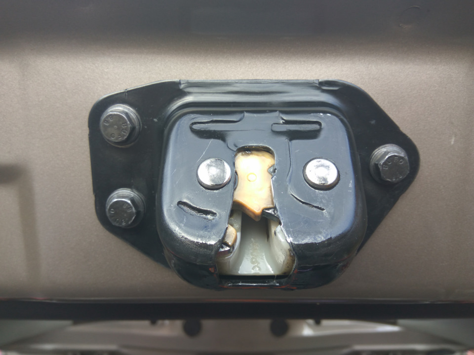 Смазка арматуры кузова Nissan Note 2004 - 2012