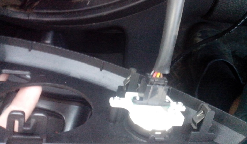 Снятие блока управления климат-контроля Nissan Note 2004 - 2012