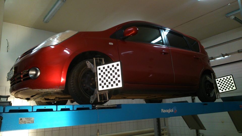 Проверка и регулировка углов установки колес Nissan Note 2004 - 2012