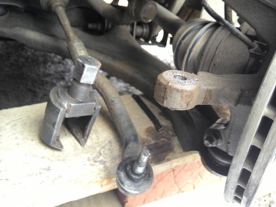 Замена наружного наконечника рулевой тяги Nissan Note 2004 - 2012