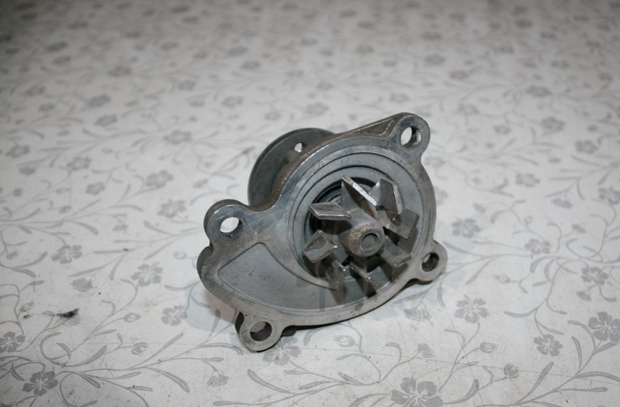 Замена водяного насоса Nissan Note 2004 - 2012
