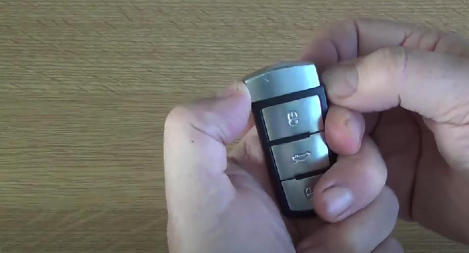 Как поменять батарейку в ключе Volkswagen Passat B6, B7, B8