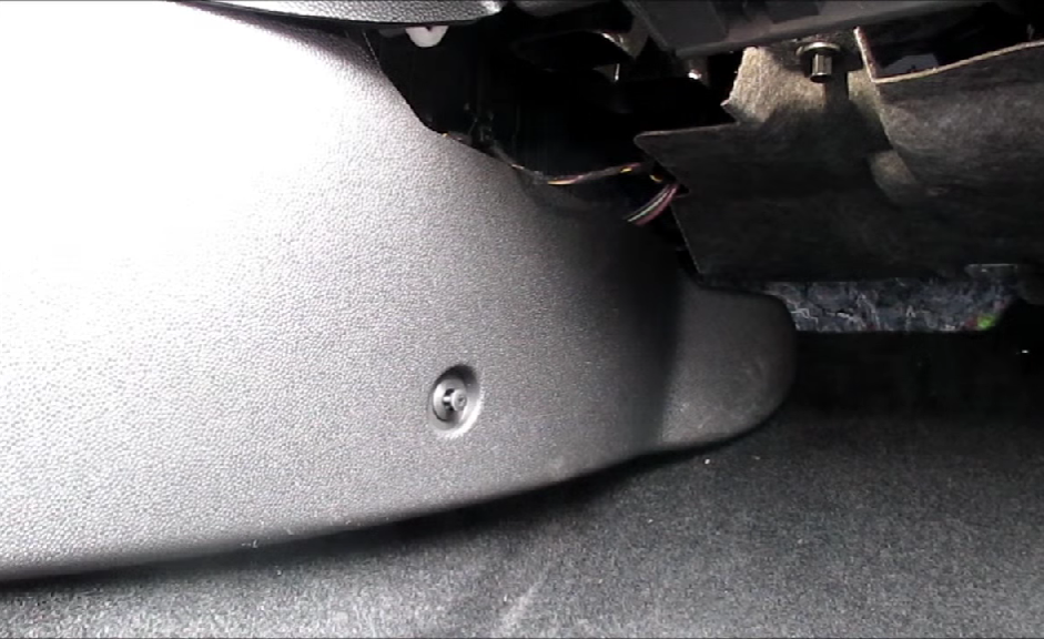Замена фильтра салона Ford Fiesta 6
