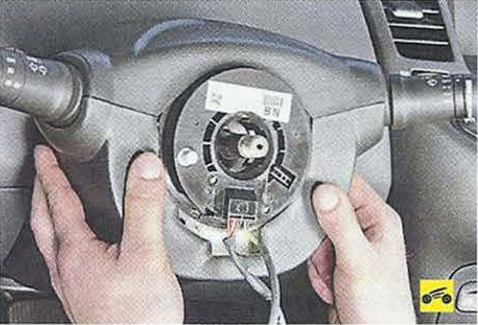 Фиксатор Nissan Primera